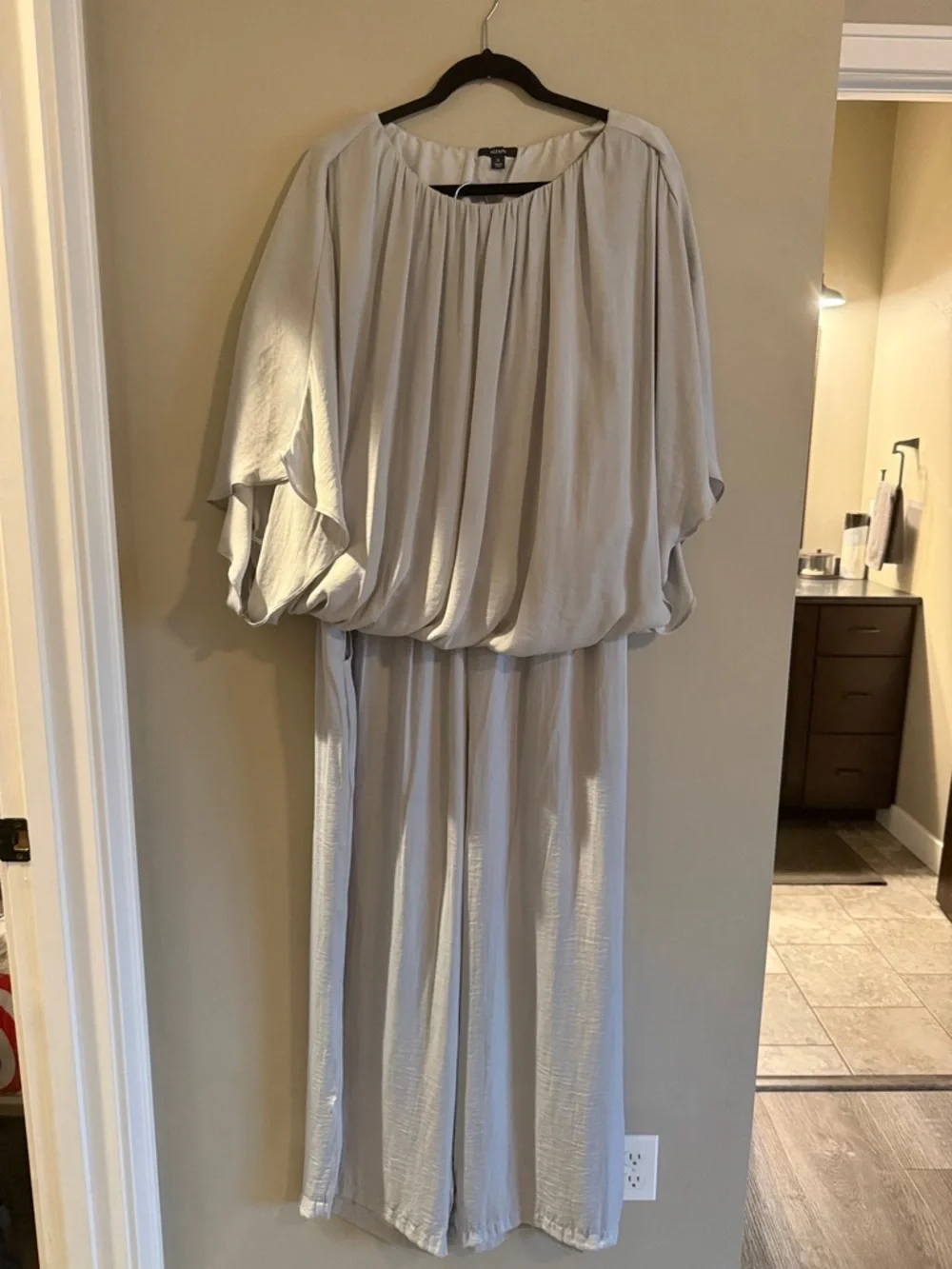 Alfani Light Gray Billow Two Piece Outfit - Picture 1 of 9